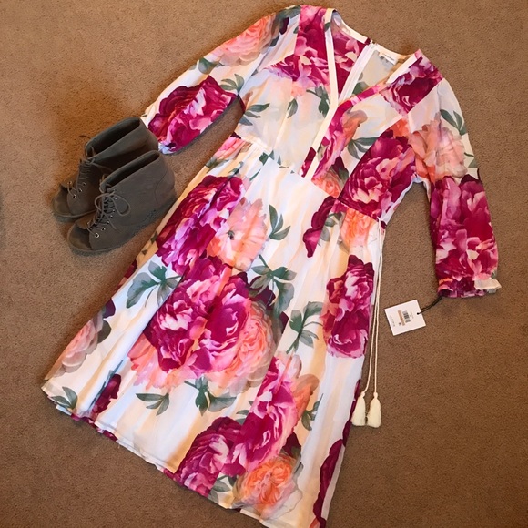 Calvin Klein Dresses & Skirts - NWT Calvin Klein floral dress